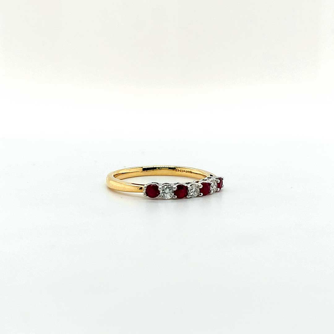 18ct-yellow-gold,-ruby-and-diamond-ring,-diamond